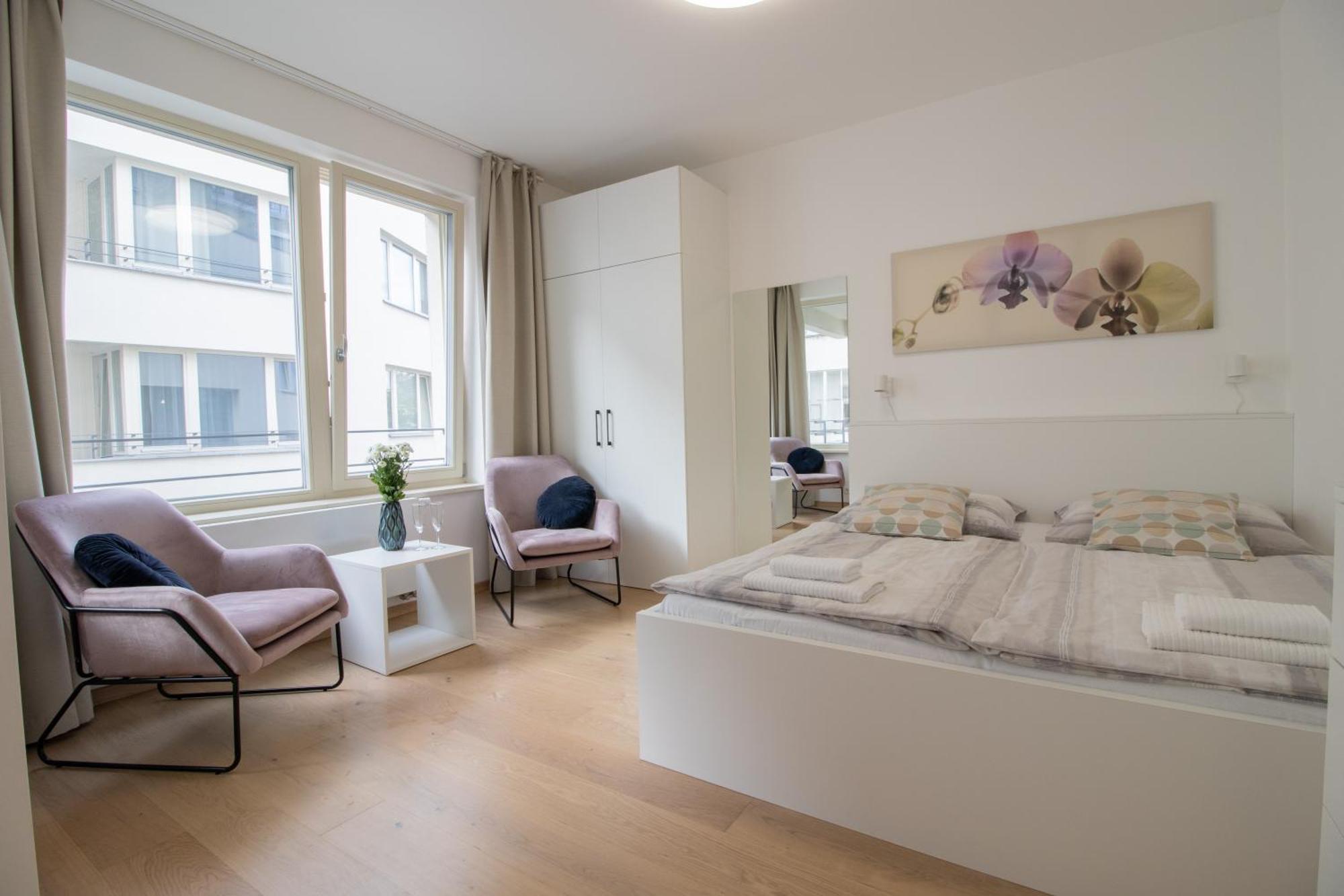 Krakovska Cr Apartments Прага Екстериор снимка