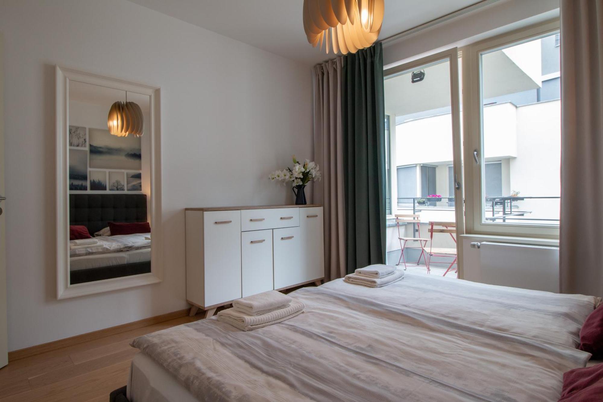 Krakovska Cr Apartments Прага Стая снимка