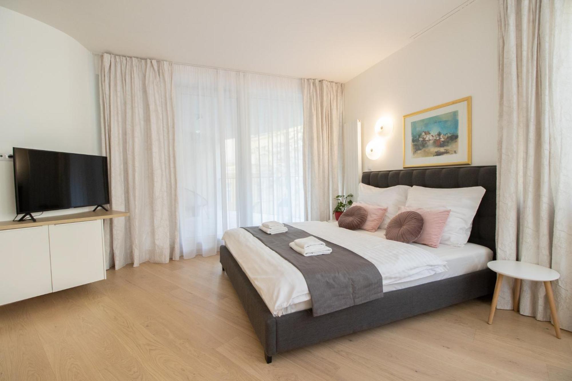 Krakovska Cr Apartments Прага Екстериор снимка